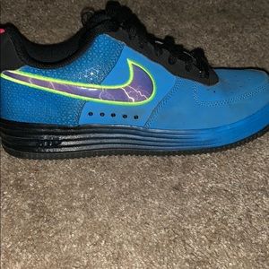 nike air force lightning bolt